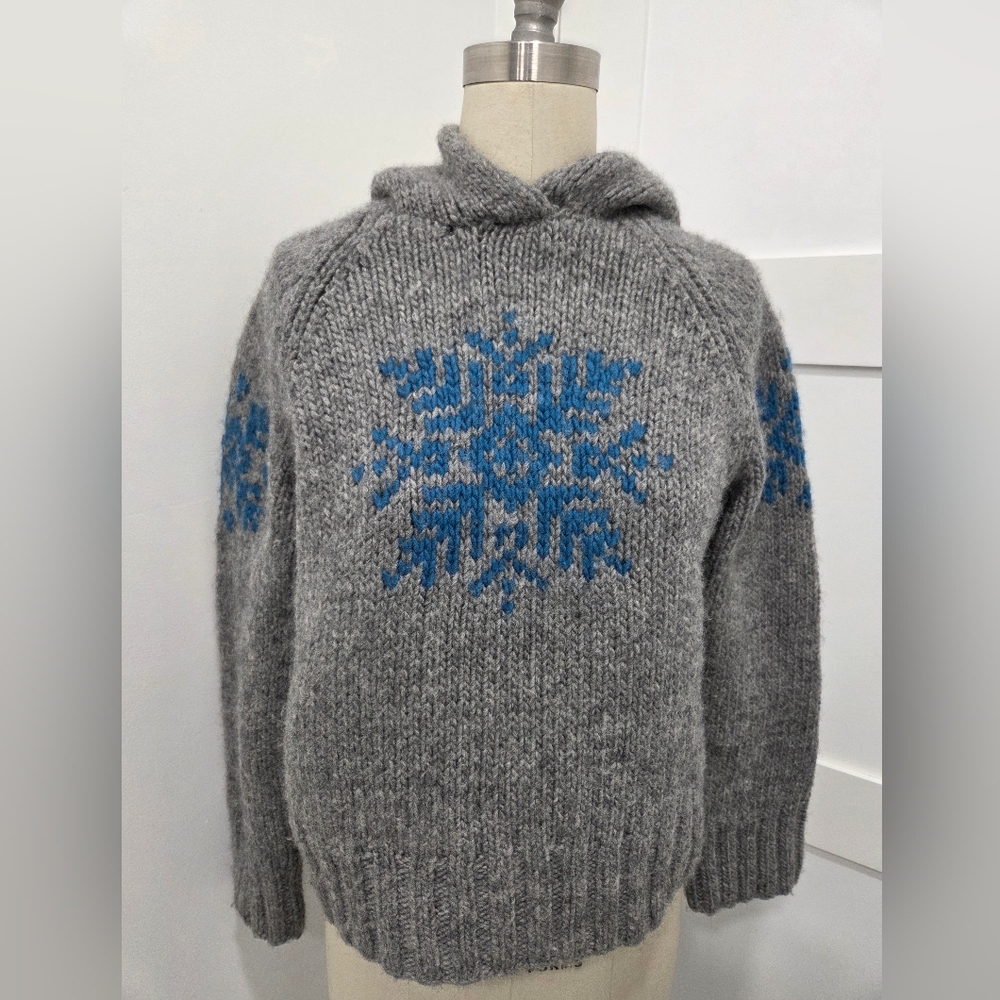 American Eagle Outfitters Gray Hand Knit Hooded Sweater Blue Snowflake Design XL